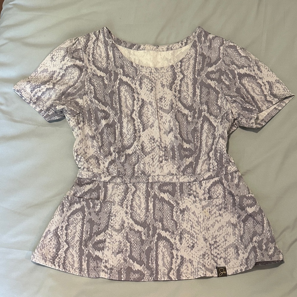 Jaanuu Women's Grey Snake Print Short Sleeve Top